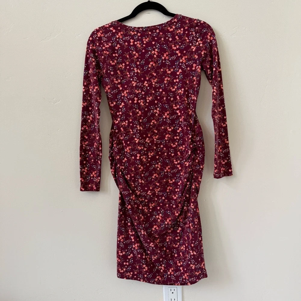 Bundle of Maternity Body Contour Dresses, Floral + Solid, Old Navy + Isabel - Picture 4 of 15